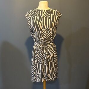 Women’s LOFT Chic Black and Beige Patterned Sleeveless Dress. Small.